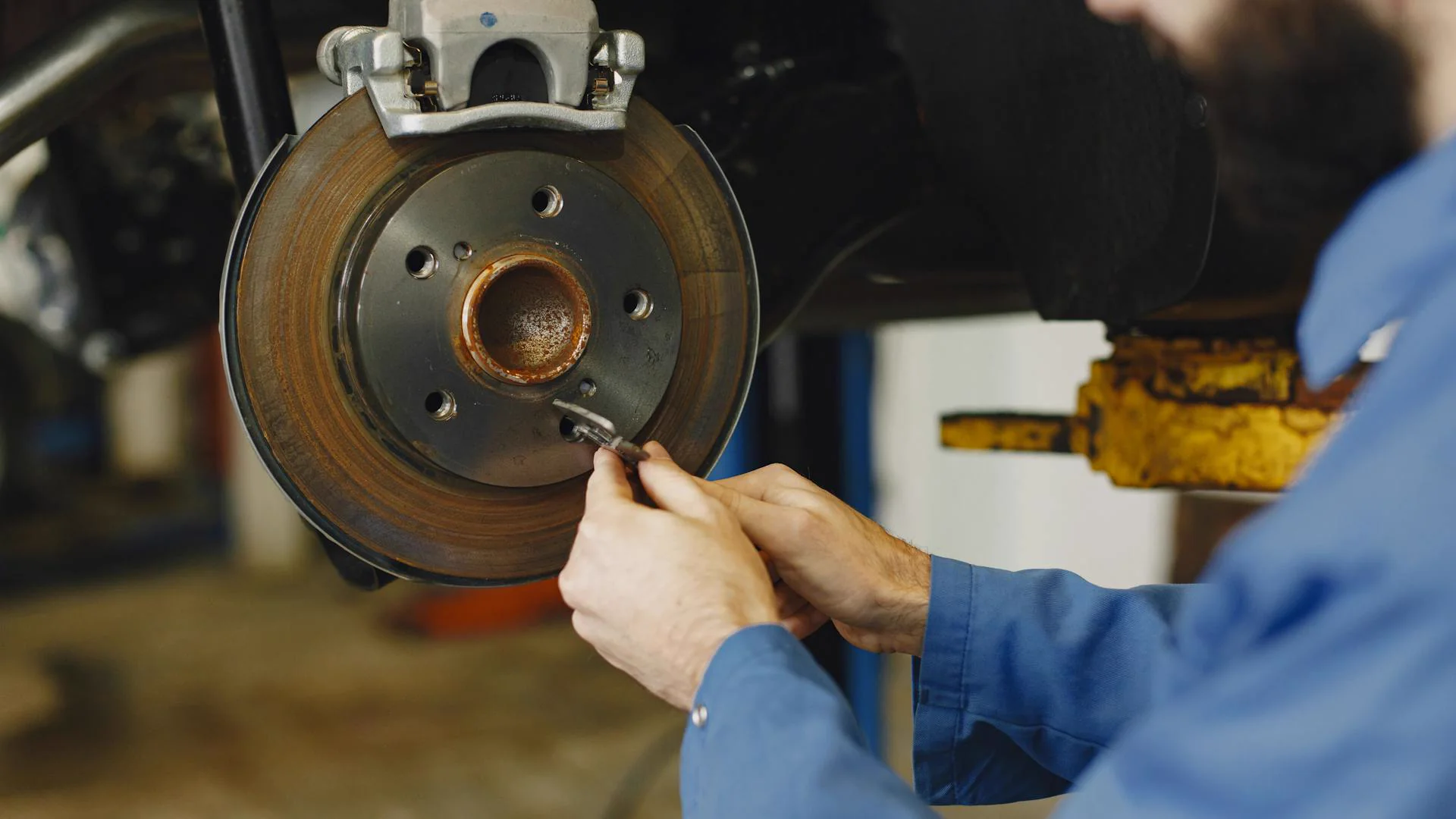 Bremsen- und Fahrwerk-Service